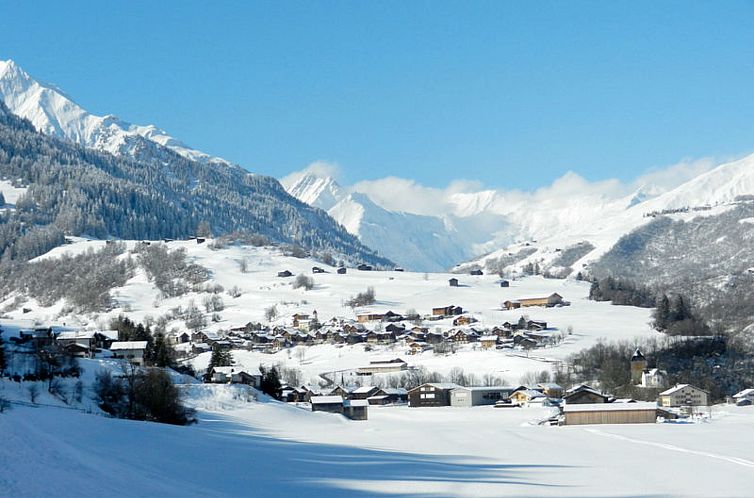 Vakantiehuis Altes Pfarrhaus, Surcasti, (Surcasti).