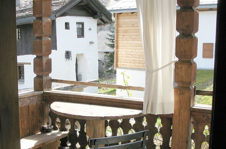Vakantiehuis Altes Pfarrhaus, Surcasti, (Surcasti).