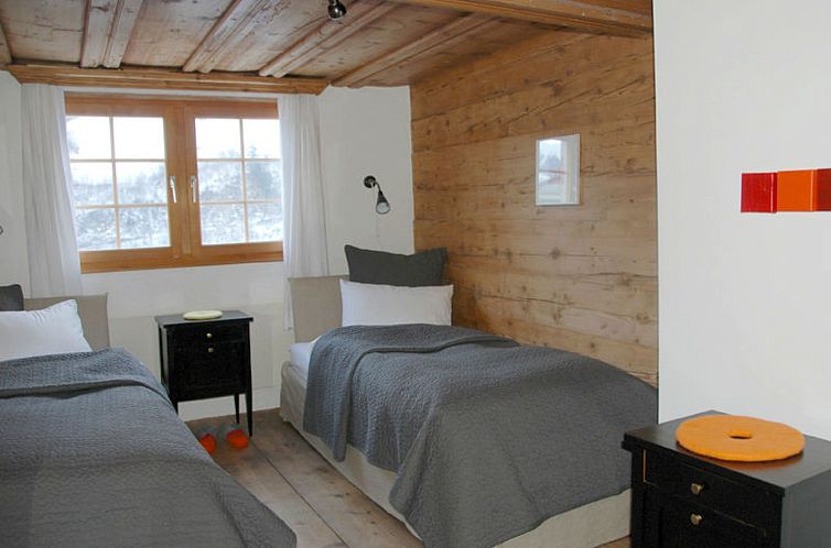 Vakantiehuis Altes Pfarrhaus, Surcasti, (Surcasti).