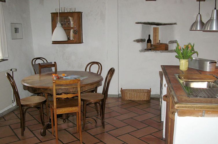 Vakantiehuis Altes Pfarrhaus, Surcasti, (Surcasti).