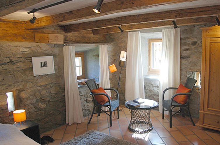 Vakantiehuis Altes Pfarrhaus, Surcasti, (Surcasti).
