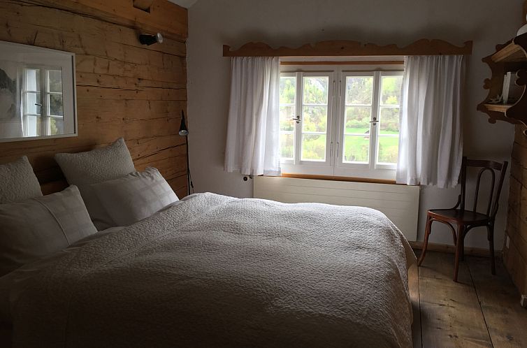 Vakantiehuis Altes Pfarrhaus, Surcasti, (Surcasti).