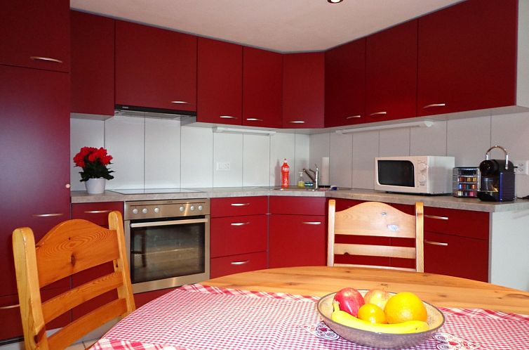 Appartement Gün Derungs, Safien-Platz, (Safien Platz).
