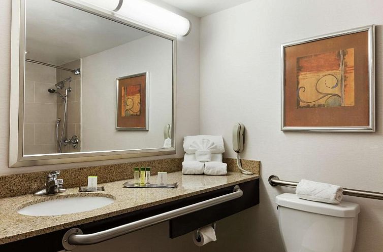 DoubleTree by Hilton Dearborn