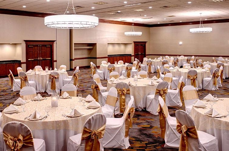 DoubleTree by Hilton Dearborn