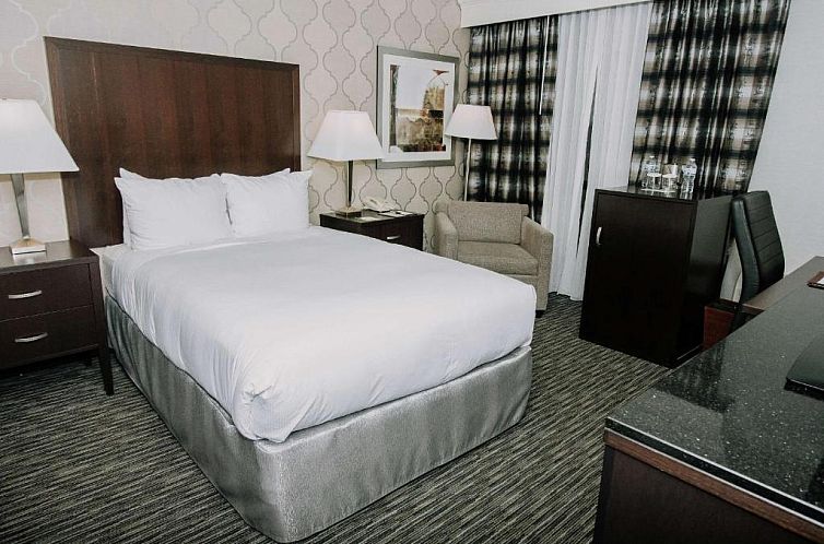 DoubleTree by Hilton Dearborn