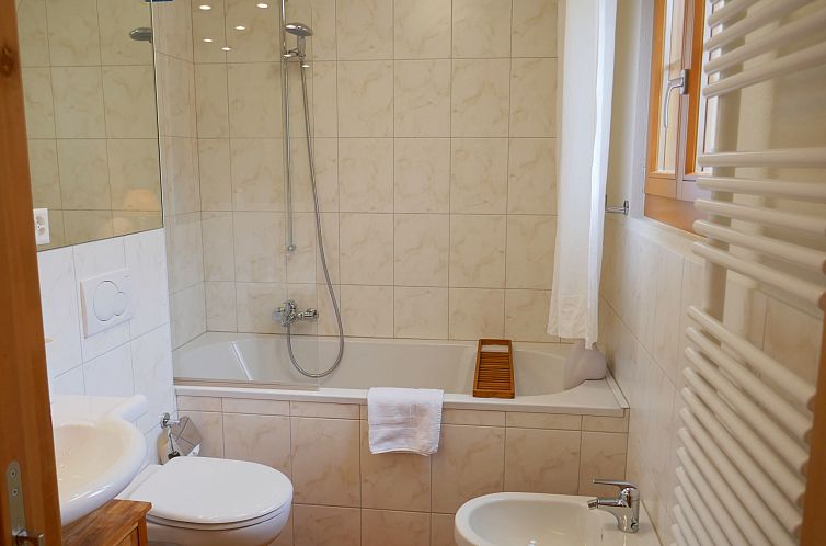 Appartement Chesa San Bastiaun B4