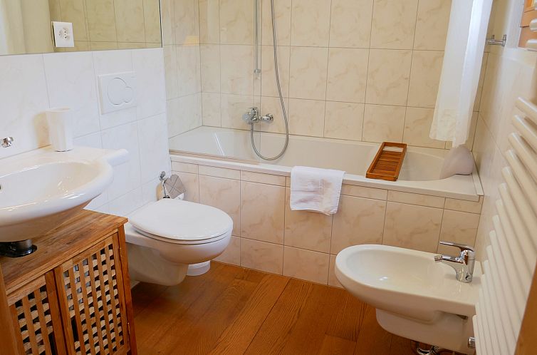 Appartement Chesa San Bastiaun B4