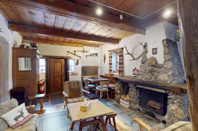 Appartement Apartment Seraina - Wohnung im Engadinerhaus