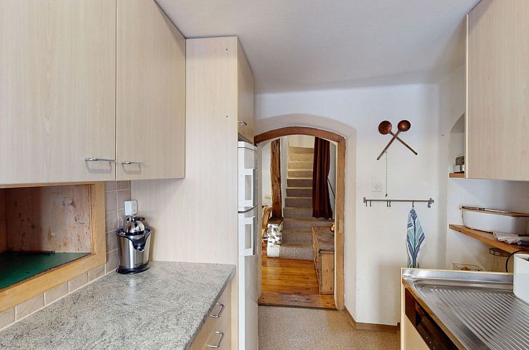Appartement Apartment Seraina - Wohnung im Engadinerhaus
