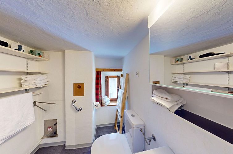 Appartement Apartment Seraina - Wohnung im Engadinerhaus
