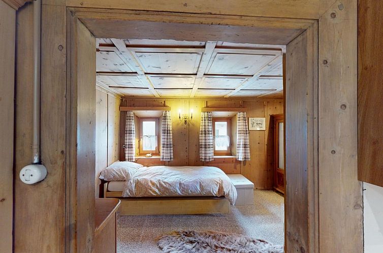 Appartement Apartment Seraina - Wohnung im Engadinerhaus