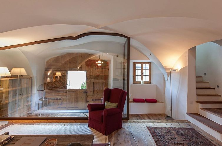 Appartement Ches'Ota: Historisches Engadinerhaus mit Garten 