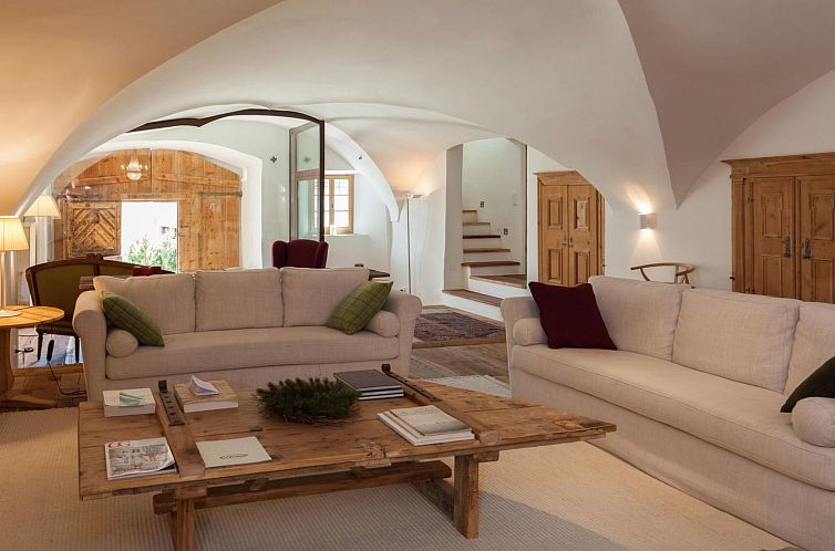 Appartement Ches'Ota: Historisches Engadinerhaus mit Garten 