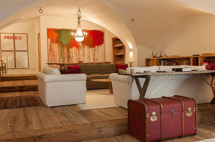 Appartement Ches'Ota: Historisches Engadinerhaus mit Garten 