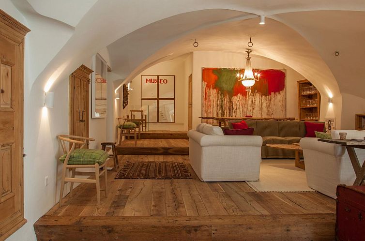 Appartement Ches'Ota: Historisches Engadinerhaus mit Garten 