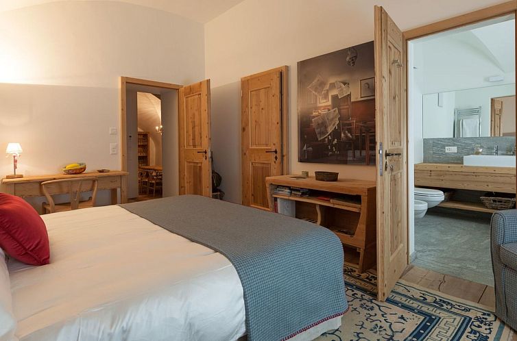 Appartement Ches'Ota: Historisches Engadinerhaus mit Garten 