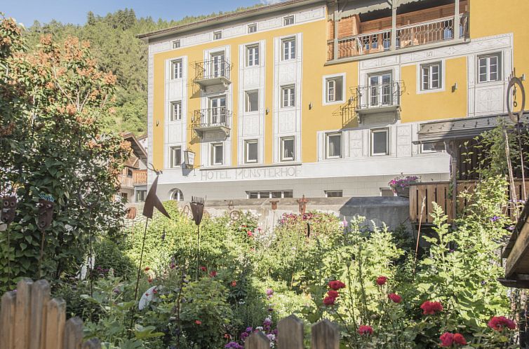Vakantiehuis Hotel Münsterhof, (Müstair).