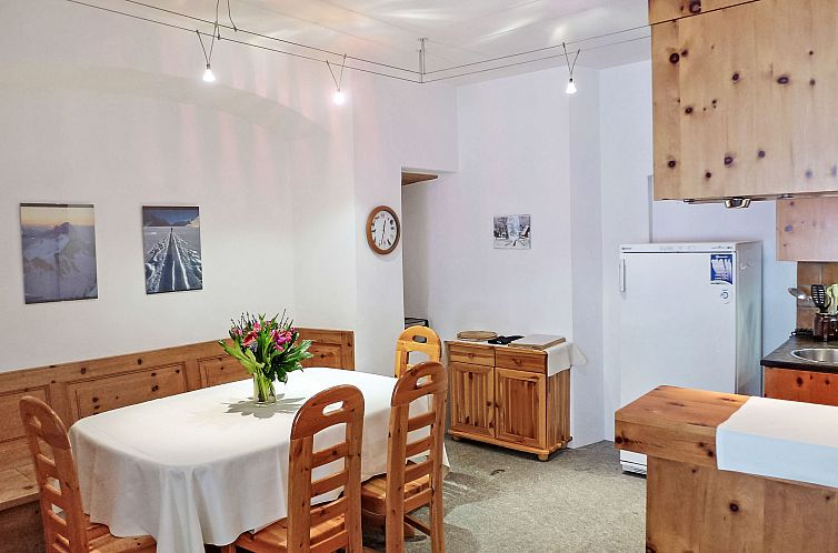 Guest house 1829208 - Apartment Under Gräub / Grisons - Appartement Chesa Cromer