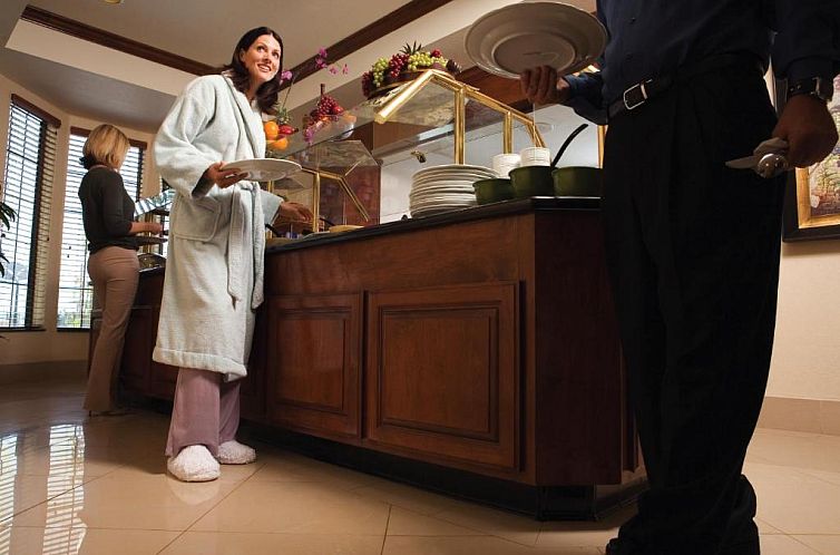 Staybridge Suites Indianapolis Downtown-Convention Center, a