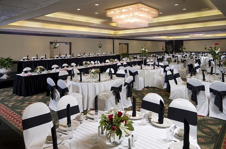 Crowne Plaza Hotel Indianapolis Airport, an IHG Hotel