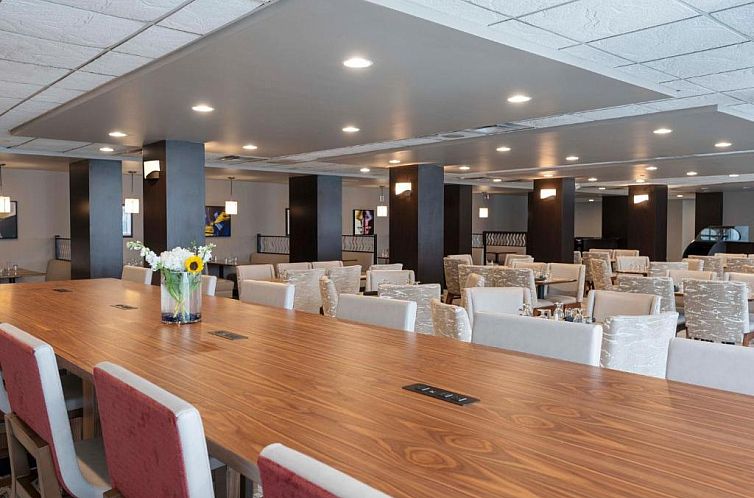 Crowne Plaza Hotel Indianapolis Airport, an IHG Hotel