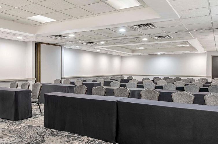 Crowne Plaza Hotel Indianapolis Airport, an IHG Hotel