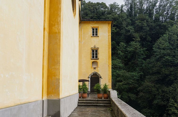 Guest house 1833311 - Holiday property Ticino / Tessin - Vakantiehuis "Palazzo Branca" mit Blick auf den See.
