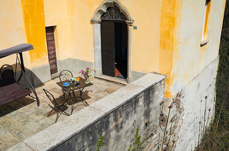 Vakantiehuis "Palazzo Branca" mit Blick auf den See.