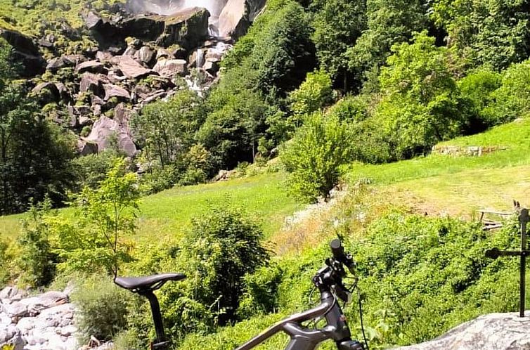 Vakantiehuis "Palazzo Branca" mit Blick auf den See.