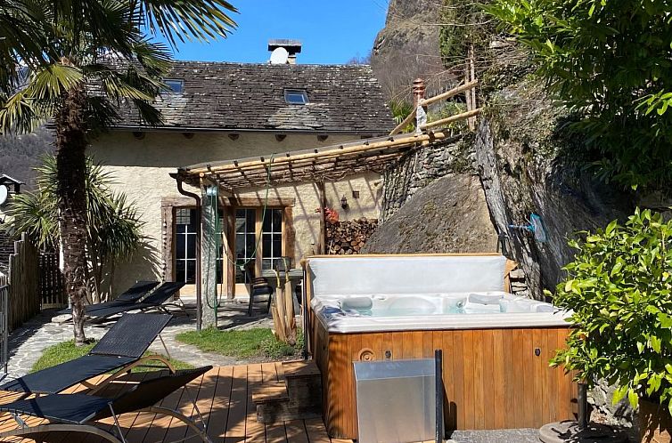 Unterkunft 1834611 - Ferienhaus Tessin - Vakantiehuis Top -Rustico mit Aussenwhirlpool beheizt und Sa