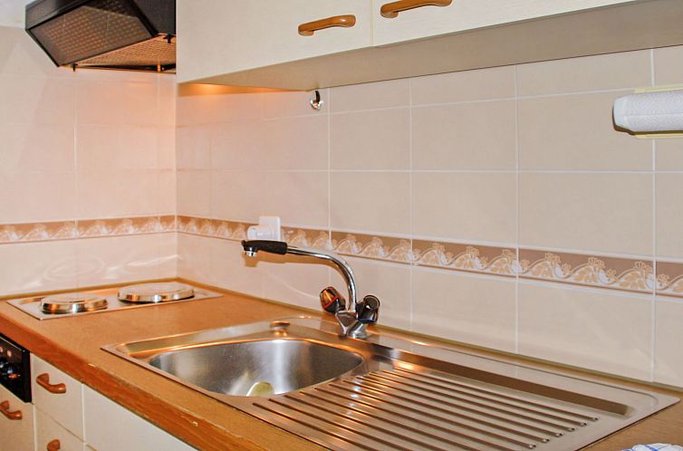 Appartement Residenza Parcolago Apt 018 mit Garten