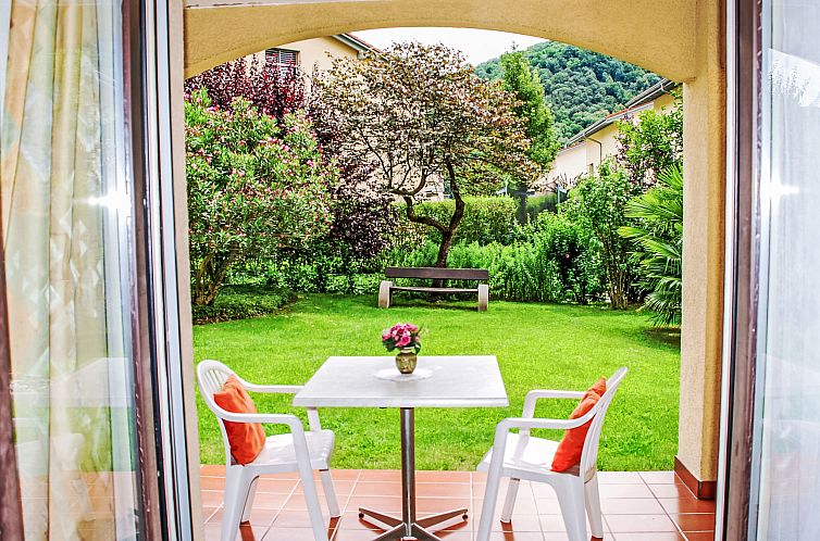 Appartement Residenza Parcolago Apt 018 mit Garten