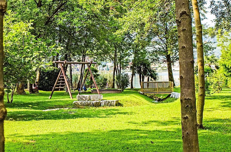 Appartement Residenza Parcolago Apt 018 mit Garten