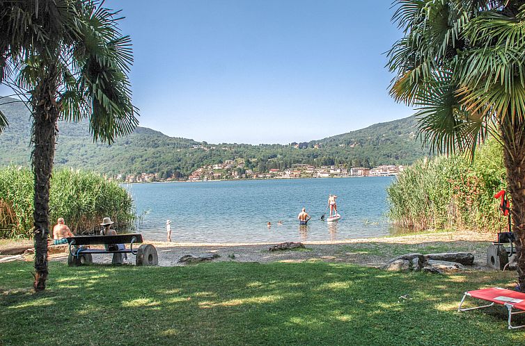 Appartement Residenza Parcolago Apt 018 mit Garten