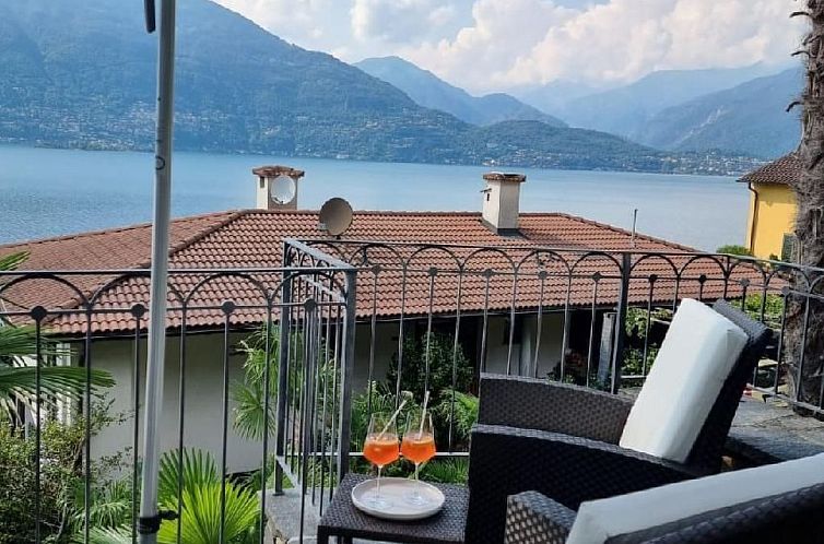 Vakantiehuis Ferienvilla "Alla Roccia" mit Bergblick