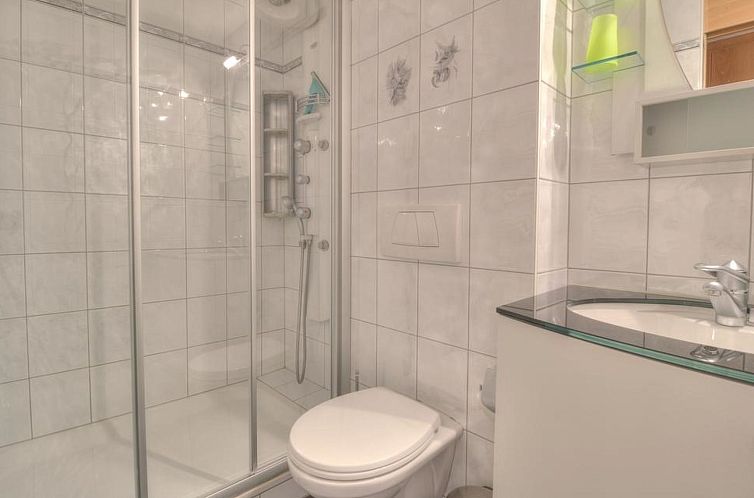 Appartement 6-Bettwohnung, Dusche und Bad, WC