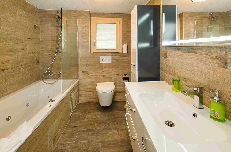 Appartement Lunic, AZapartments.ch, B&B, (Grächen), 1057