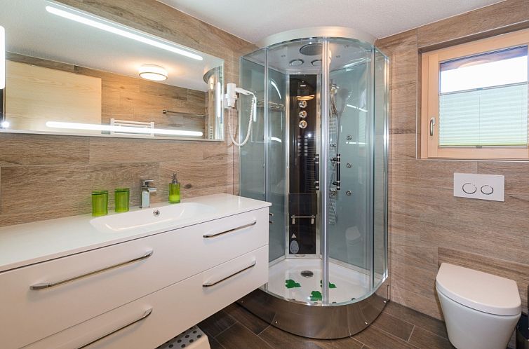 Appartement Lunic, AZapartments.ch, B&B, (Grächen), 1057