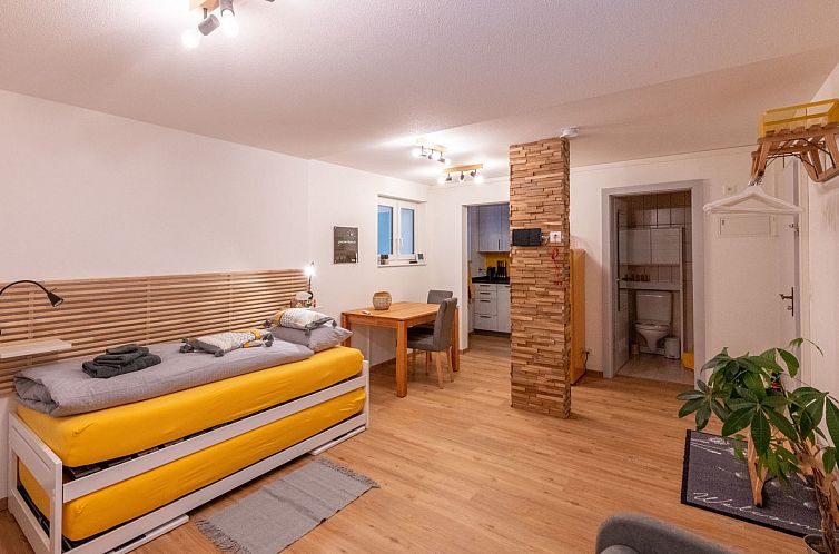 Appartement Ambassador "Yellow Home", (Grächen). 2-Bettwohn
