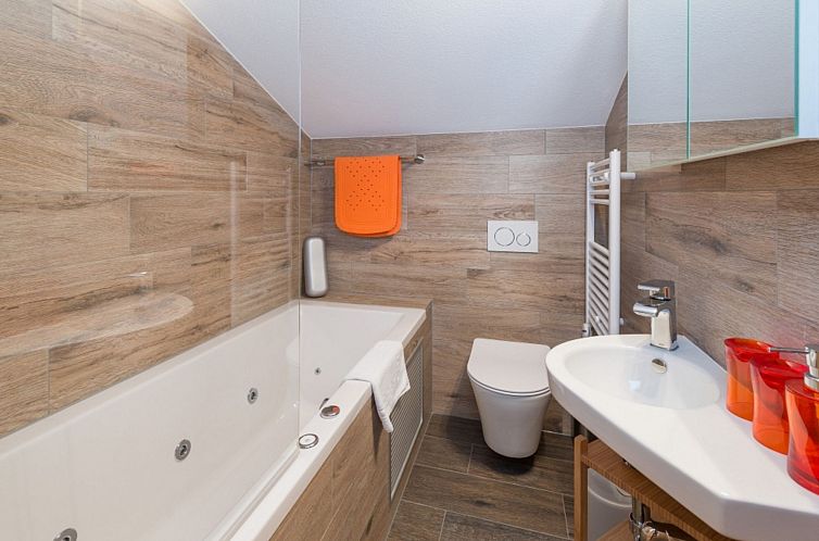 Appartement Lunic, AZapartments.ch, B&B, (Grächen), 1057