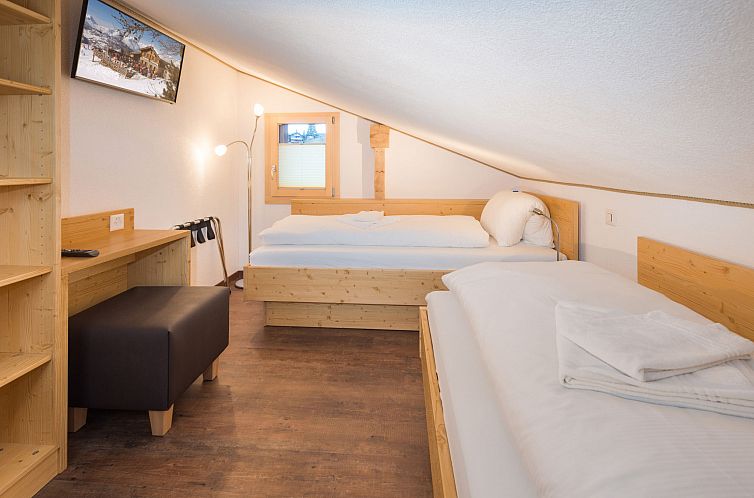 Appartement Lunic, AZapartments.ch, B&B, (Grächen), 1057