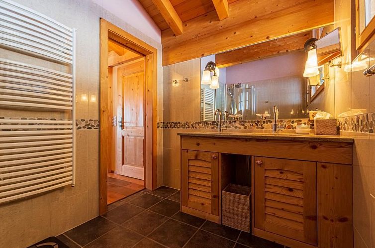 Vakantiehuis Luxuriöses Chalet mit privatem Spa und großem