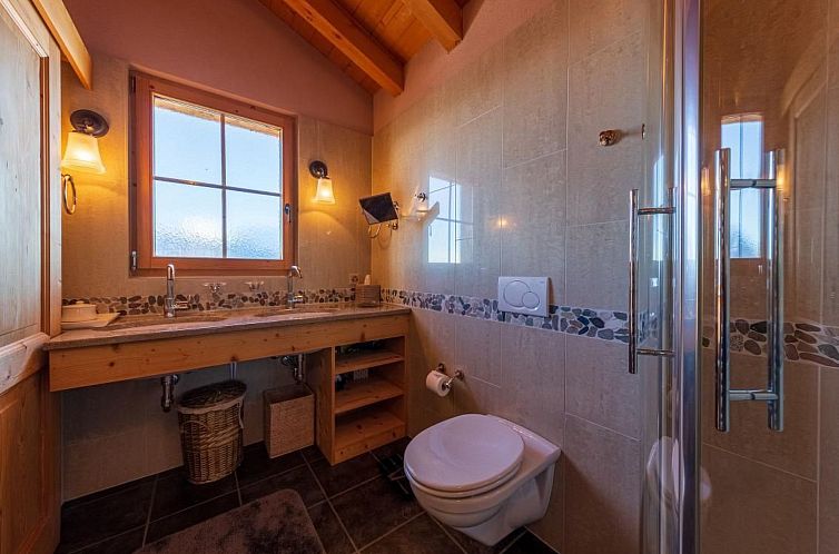 Vakantiehuis Luxuriöses Chalet mit privatem Spa und großem