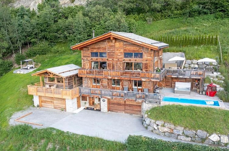 Vakantiehuis Chalet V mit Lift und Pool