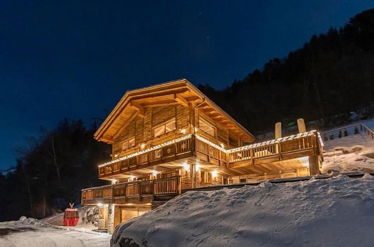 Vakantiehuis Chalet V mit Lift und Pool