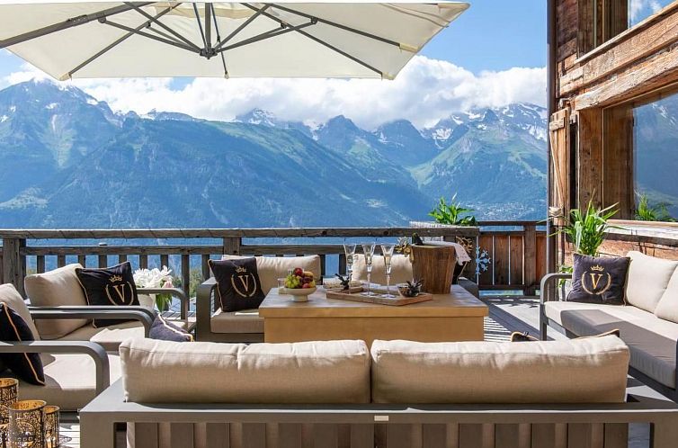 Vakantiehuis Chalet V mit Lift und Pool