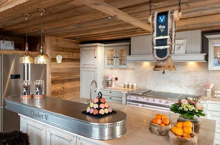 Vakantiehuis Chalet V mit Lift und Pool