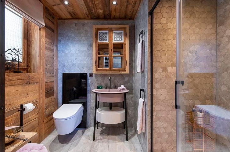 Vakantiehuis Chalet V mit Lift und Pool