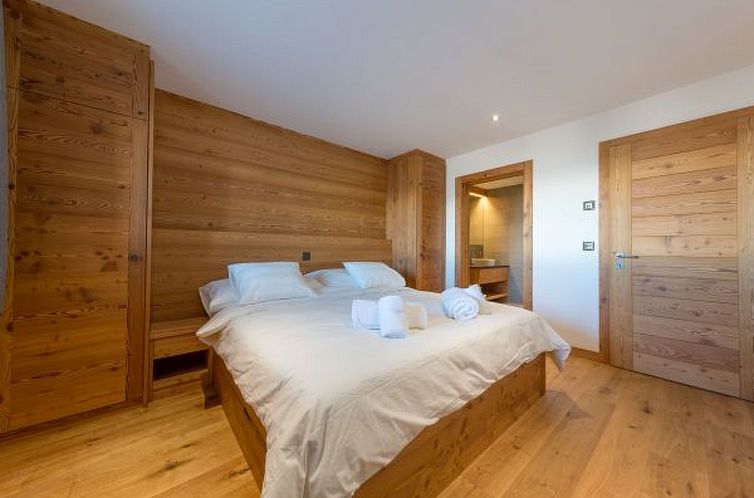 Vakantiehuis Chalet Oak Tree amazing, sauna, ski-in/out